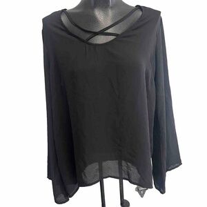 Attention Black Lace Detail CrissCross‎ Neckline Long Sleeves Top Size Large